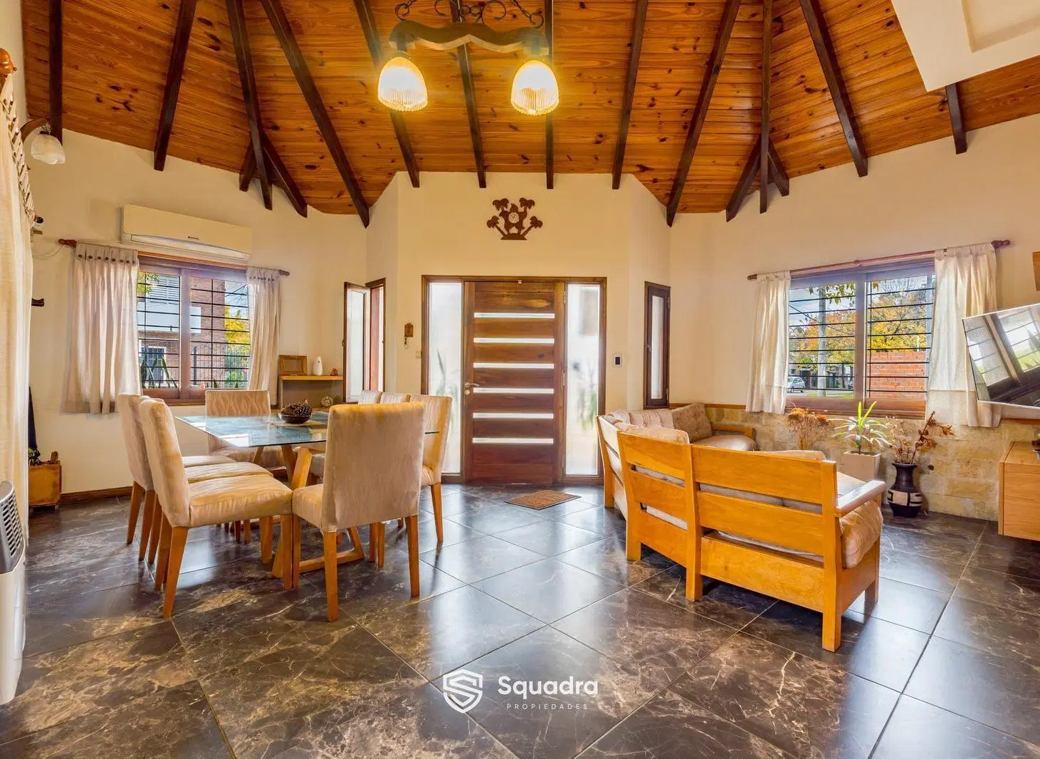 VENTA | PERMUTA - Casa de tres dormitorios, cochera doble y patio - Fisherton, Rosario. 5