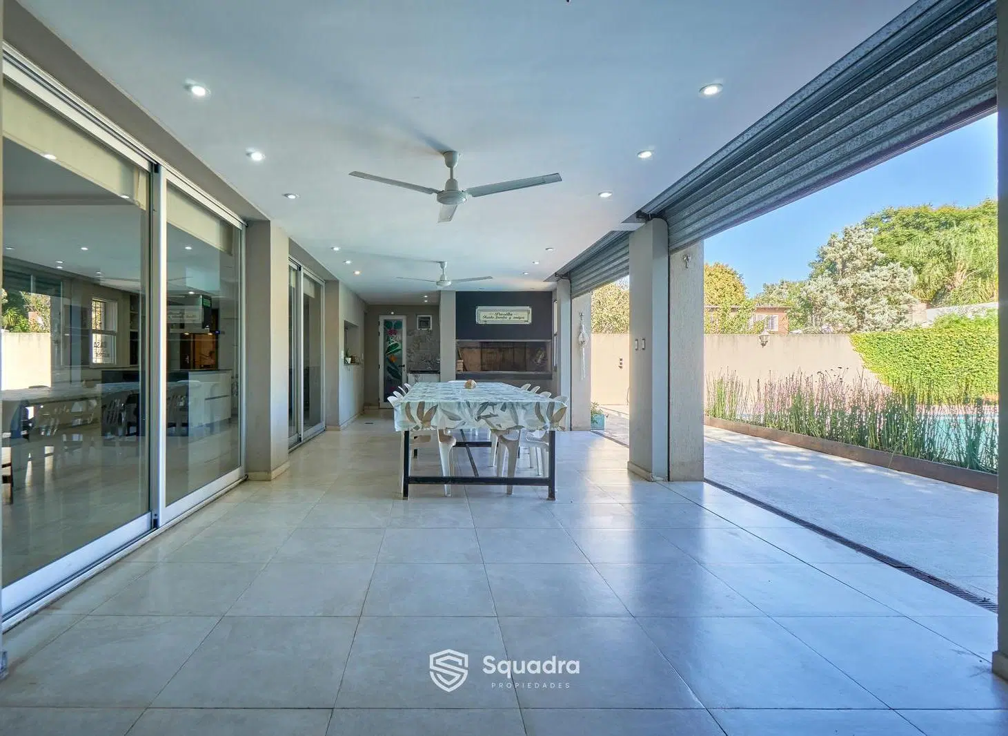 VENTA / PERMUTA - Casa de 3 dormitorios, jardín, quincho y piscina. Funes, Santa Fe. 4