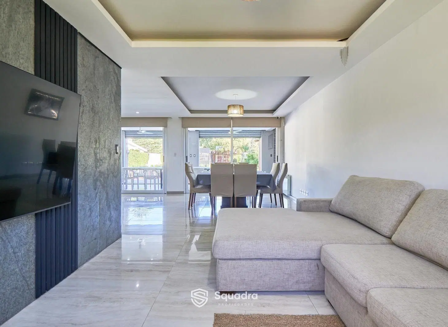 VENTA / PERMUTA - Casa de 3 dormitorios, jardín, quincho y piscina. Funes, Santa Fe. 3