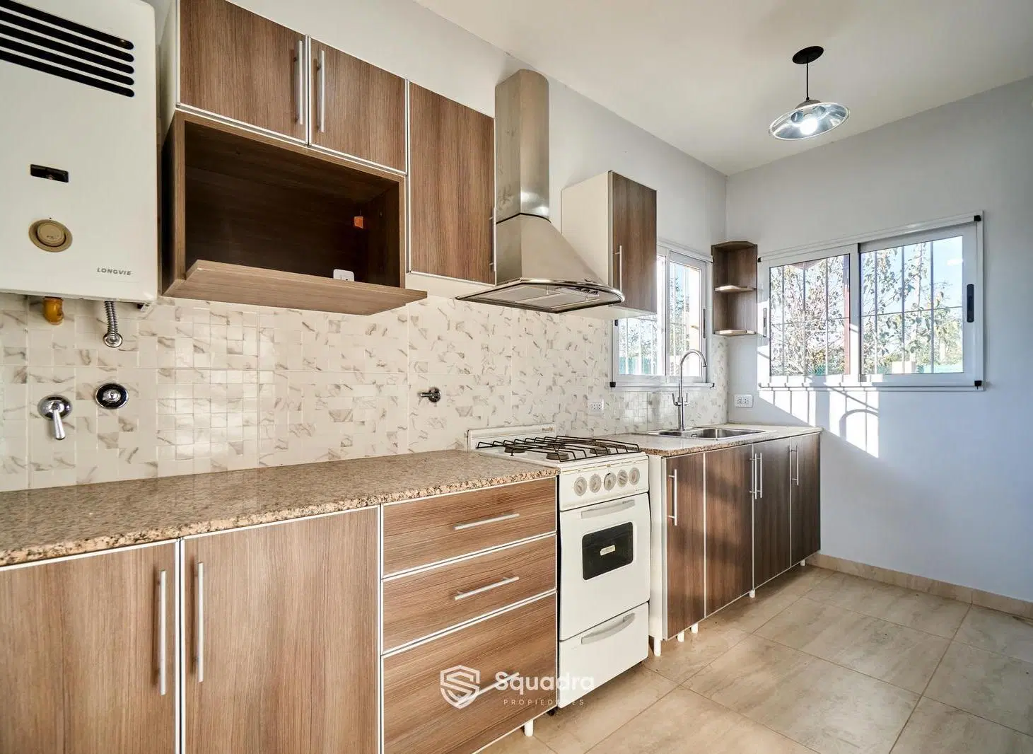 VENTA | PERMUTA - Casa 2 dormitorios, a estrenar con piscina, galería y parrillero - Funes City. 4