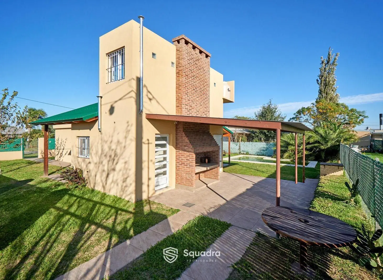 VENTA | PERMUTA - Casa 2 dormitorios, a estrenar con piscina, galería y parrillero - Funes City. 1