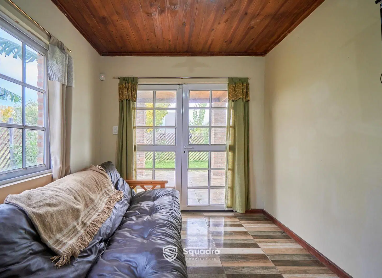VENTA | PERMUTA - Dos casas de 1 dormitorio cada una con jardin y pileta - Las Tardes, Roldán. 4