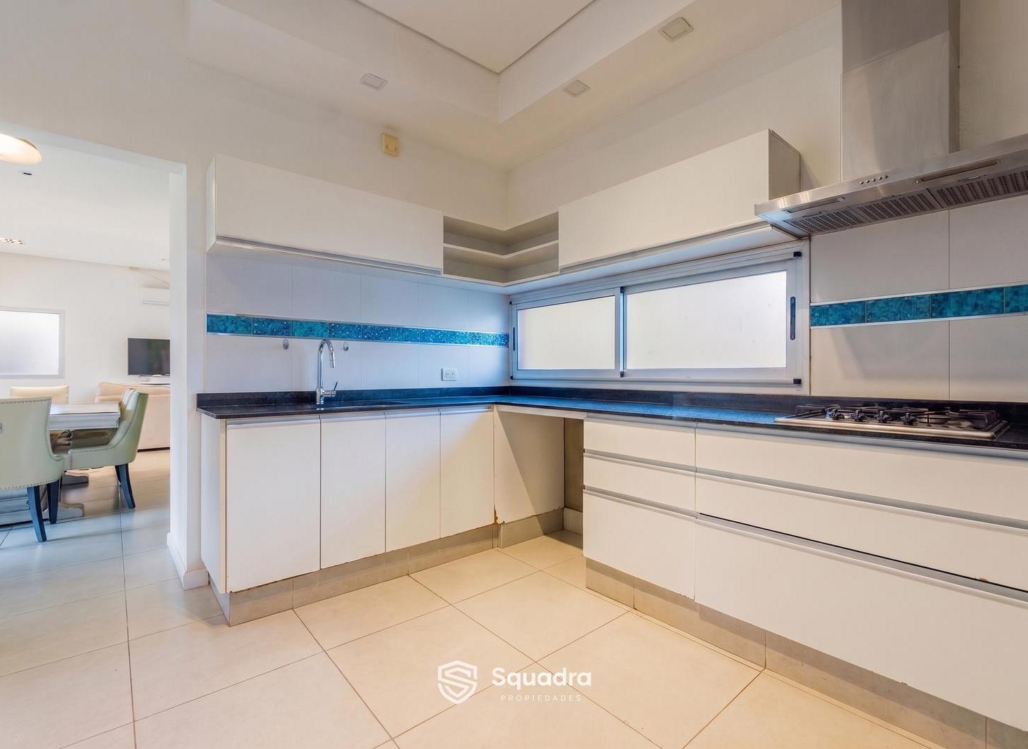 VENTA - Casa de 3 dormitorios, cochera doble y pileta - Pueblo Esther - APTO CRÉDITO.