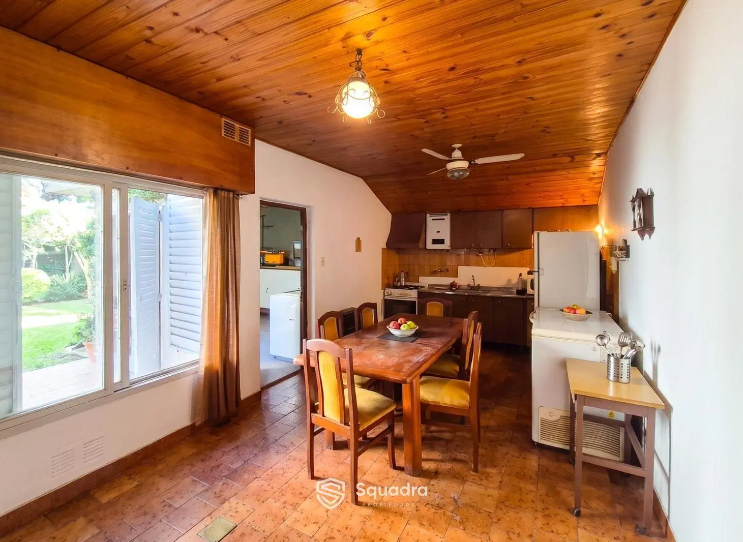 VENTA - Casa de tres dormitorios, patio con parrillero y cochera. Ntra Sra de la Guardia, Rosario. 2