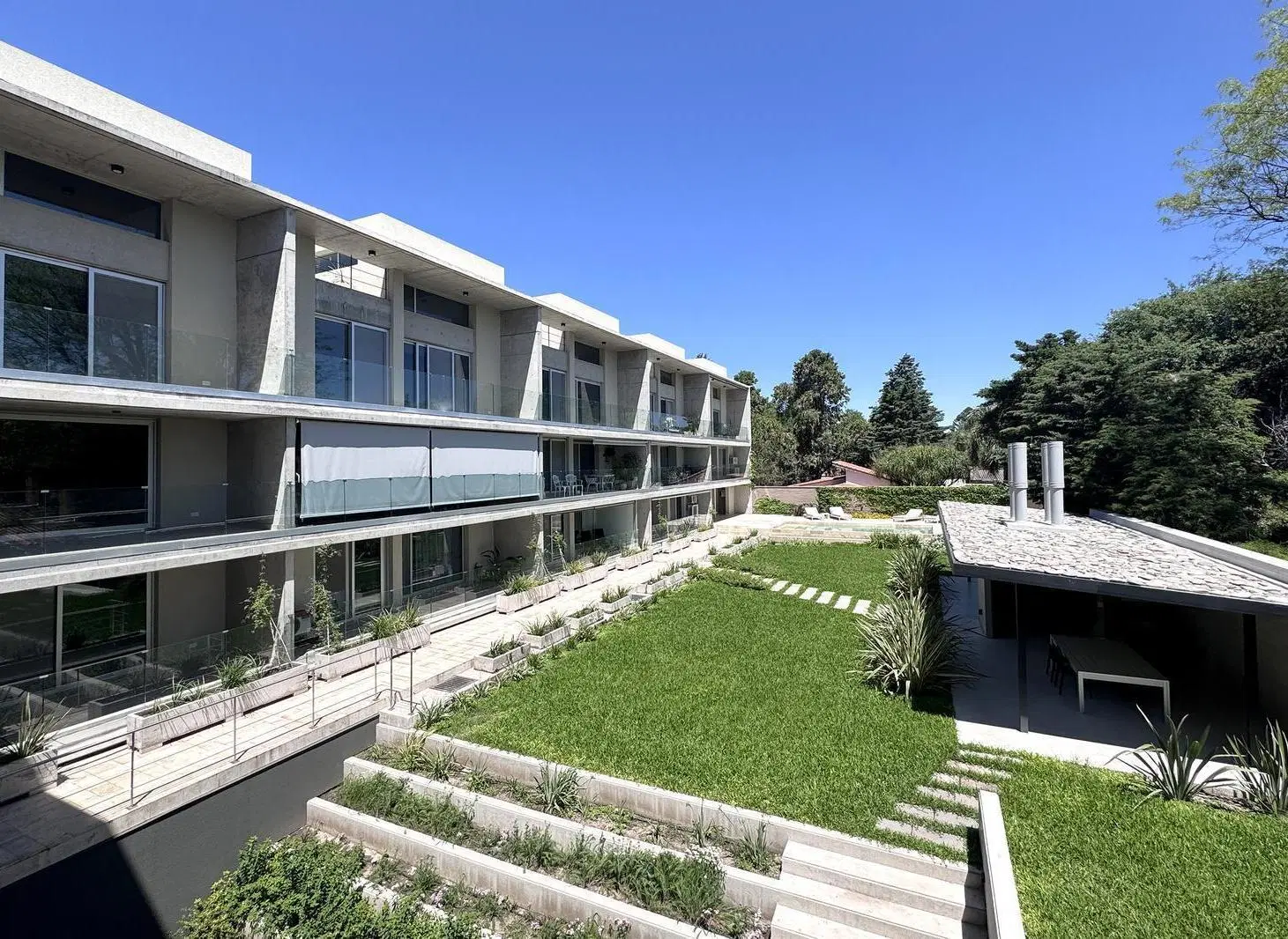 VENTA - Oficina de 45m2. Edificio Bagua. Funes. 2