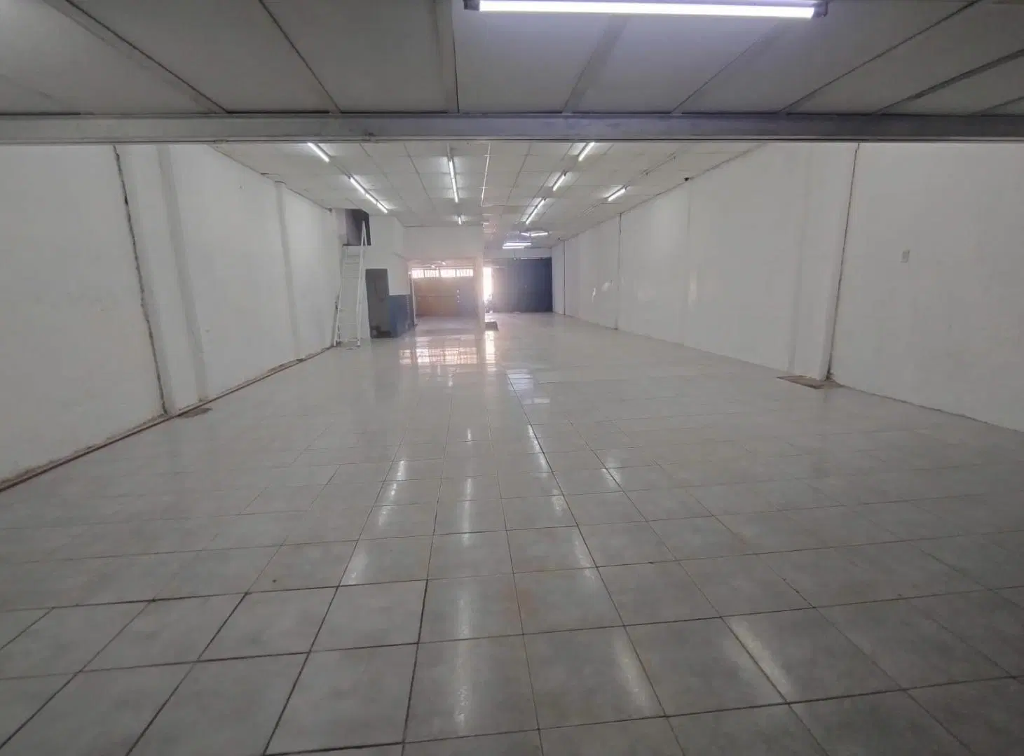ALQUILER - Local de 460m2. Pichincha, Rosario 3