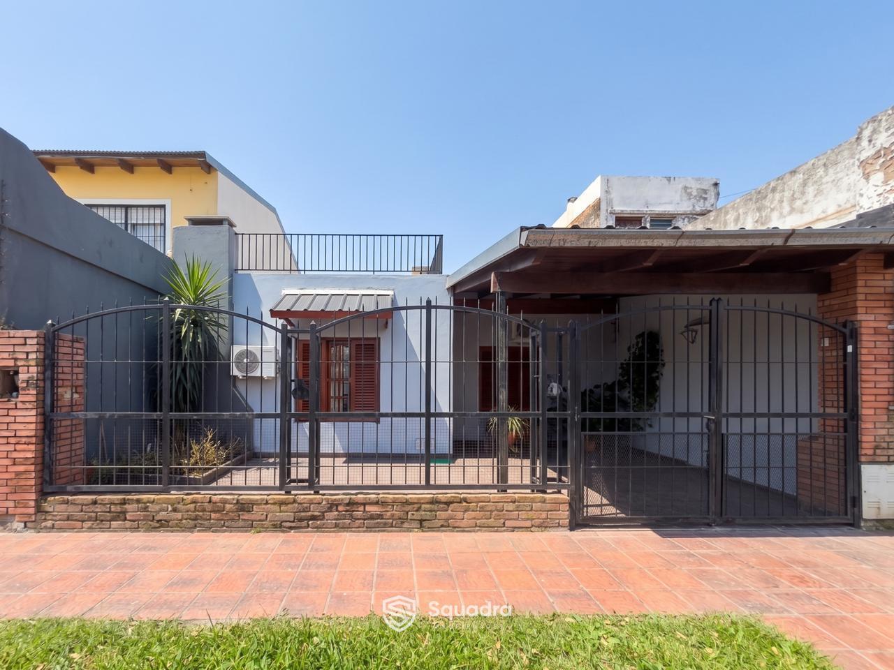 VENTA - Casa de 2 dormitorios y patio - Barrio Alberdi, Rosario.