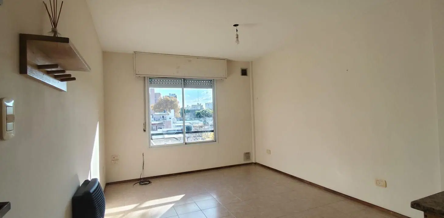 ALQUILER - Departamento de 1 dormitorio, tercer piso escalera - Echesortu, Rosario. 5