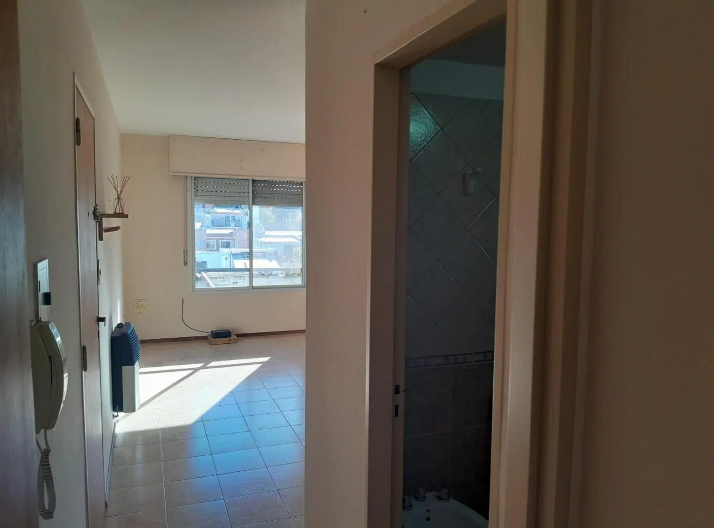 ALQUILER - Departamento de 1 dormitorio, tercer piso escalera - Echesortu, Rosario. 4