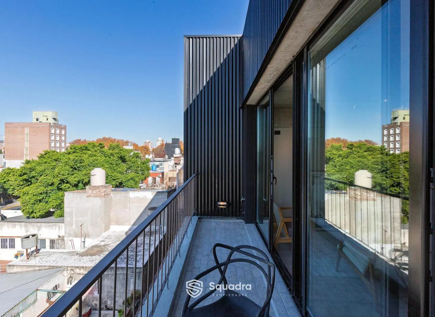 VENTA - Departamento 2 dormitorios con balcón corrido - Pichincha, Rosario. 3