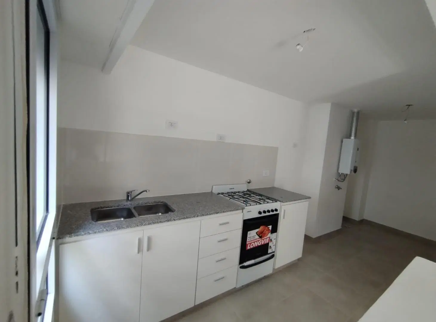 ALQUILER - Departamento de 3 dormitorios. Centro, Rosario. 2