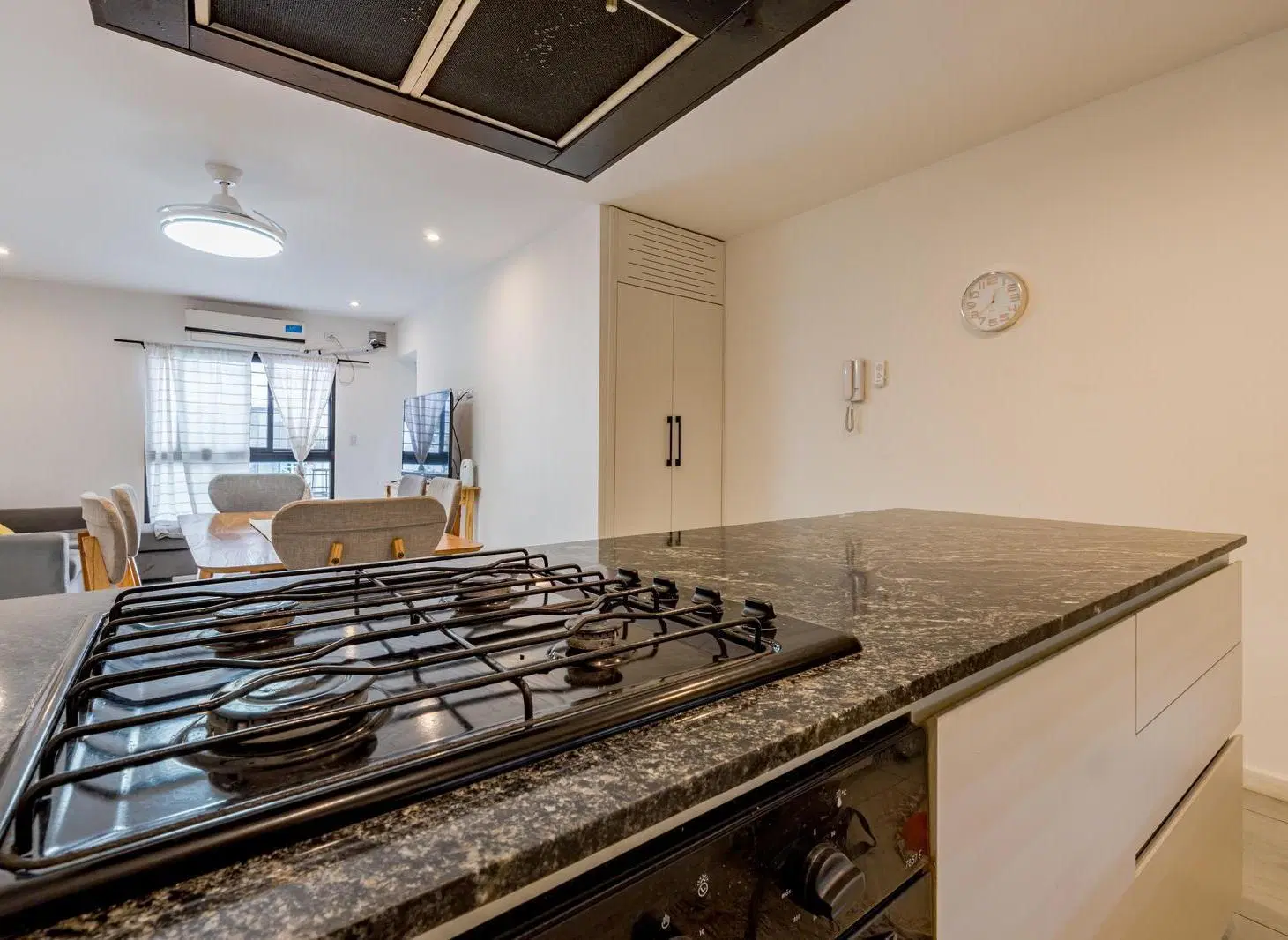VENTA | PERMUTA - Casa 3 dormitorios y comodín, piscina y quincho - Echesortu, Rosario. 2