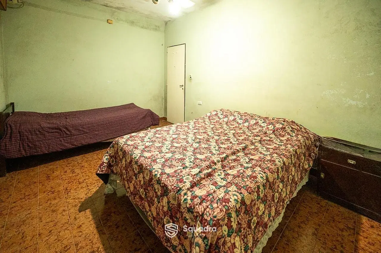 VENTA | PERMUTA - Casa de 2 dormitorios con cochera, balcón y local - Pérez. APTO CRÉDITO. 2