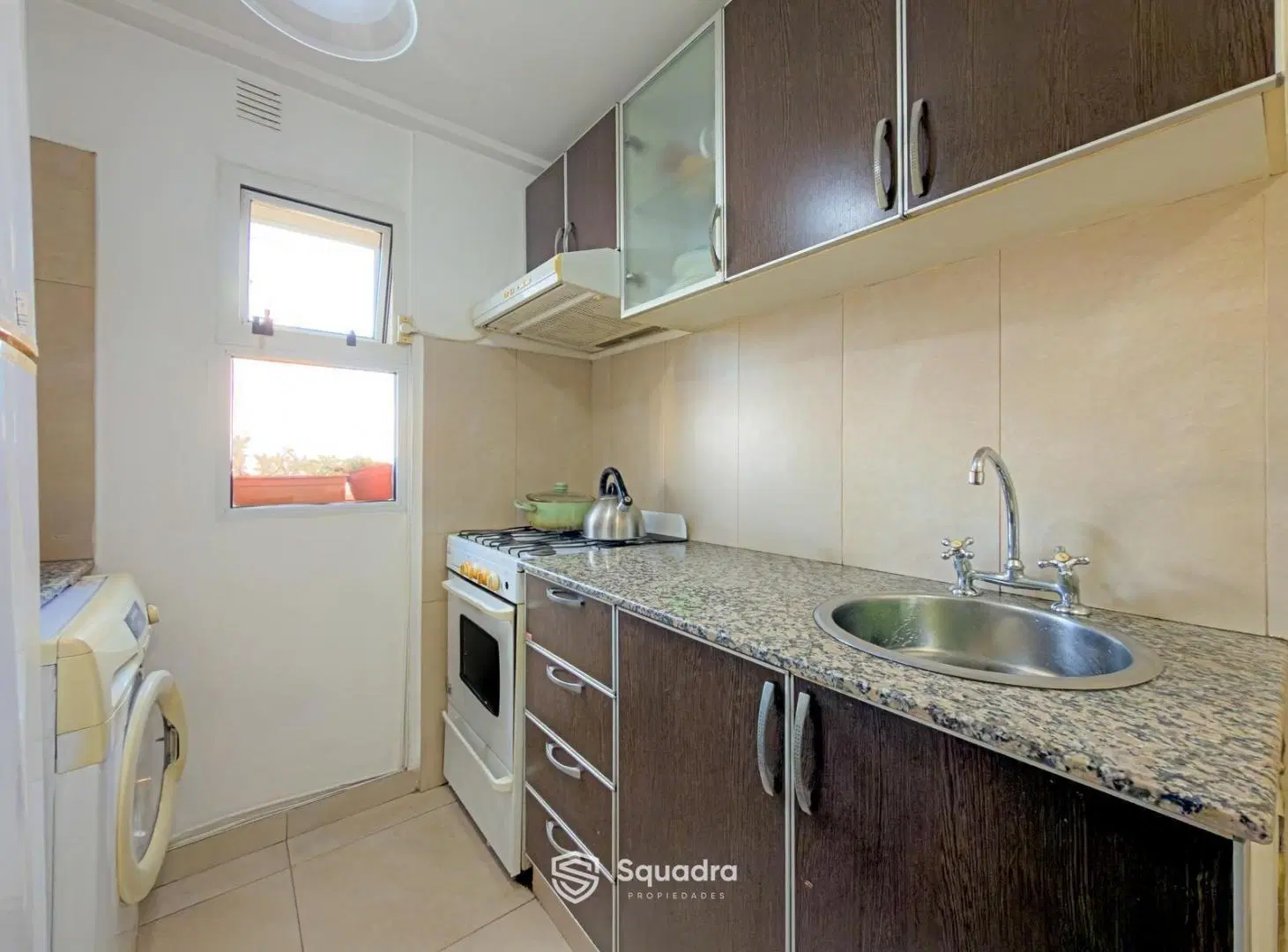 Departamento dos dormitorios y cochera. Echesortu 4