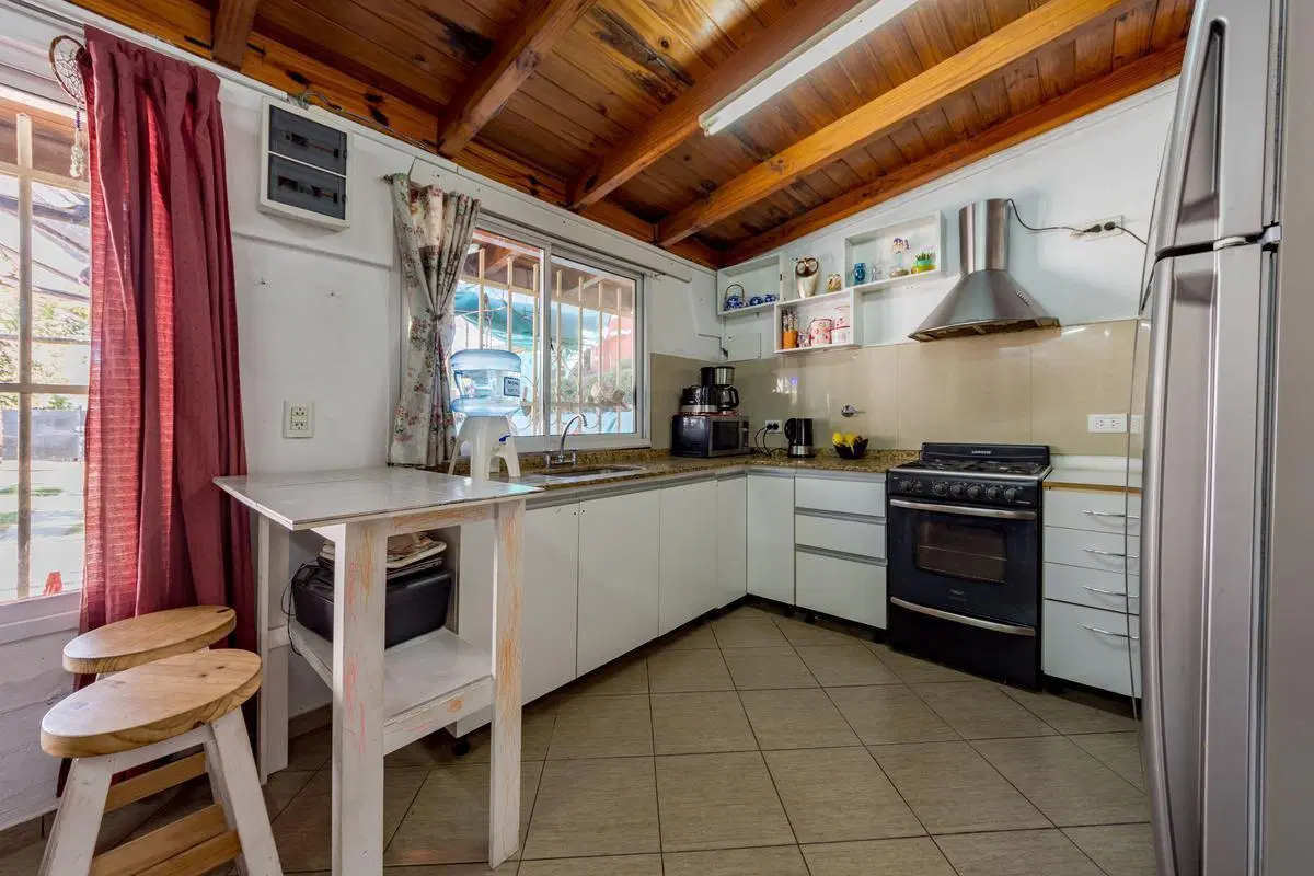 VENTA/PERMUTA - Casa 2 dormitorios, jardín y  piscina - Barrio Tango, Fisherton. 3