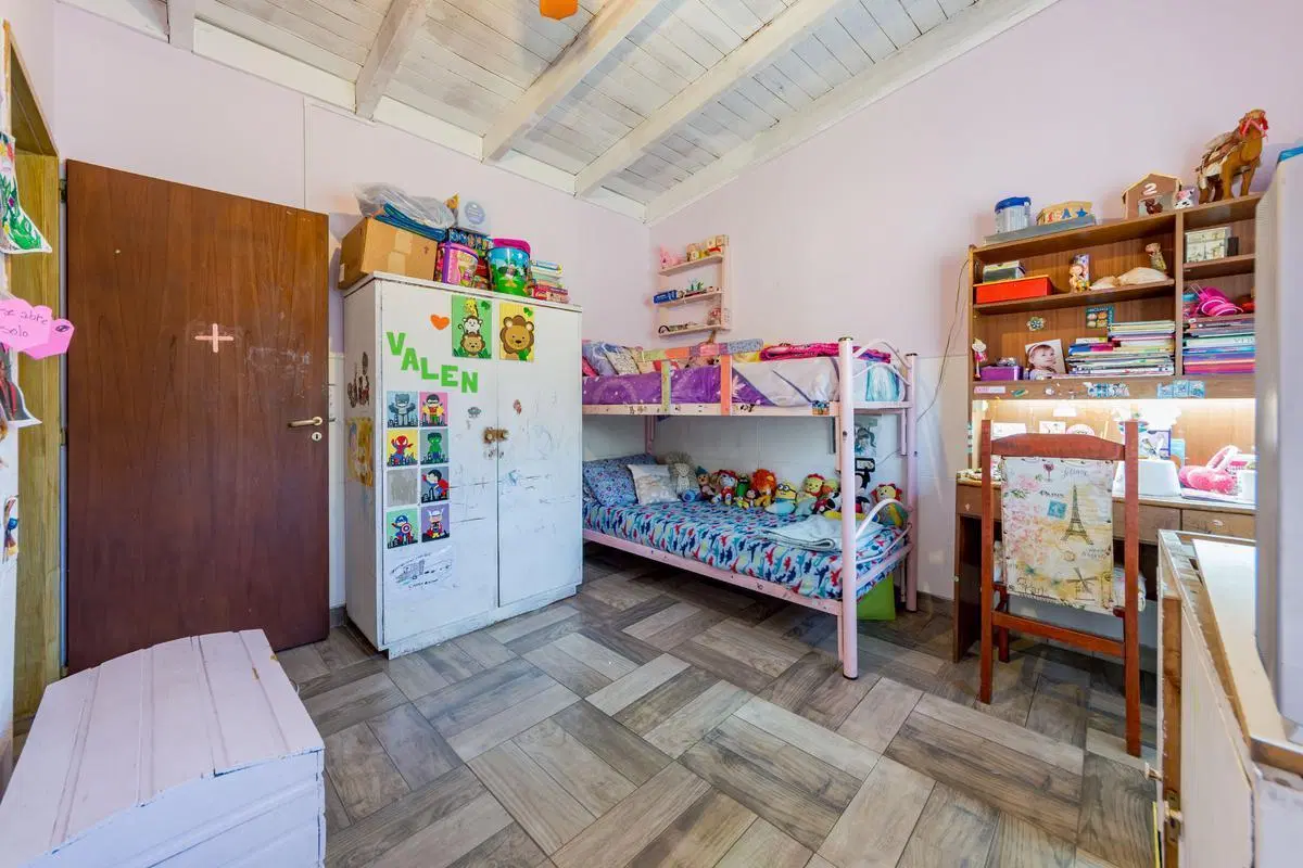 VENTA/PERMUTA - Casa 2 dormitorios, jardín y  piscina - Barrio Tango, Fisherton. 4