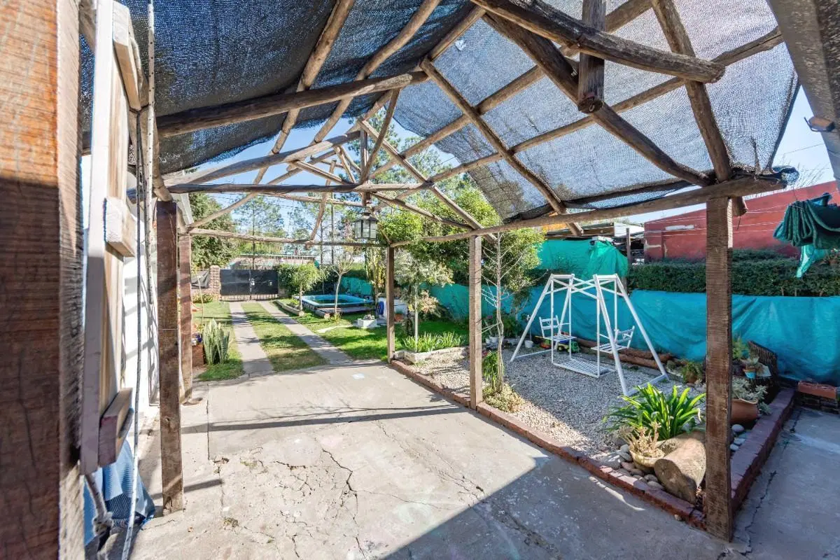 VENTA/PERMUTA - Casa 2 dormitorios, jardín y piscina - Barrio Tango, Fisherton. 8