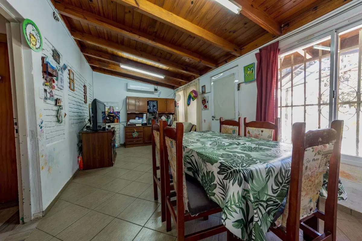 VENTA/PERMUTA - Casa 2 dormitorios, jardín y  piscina - Barrio Tango, Fisherton. 2