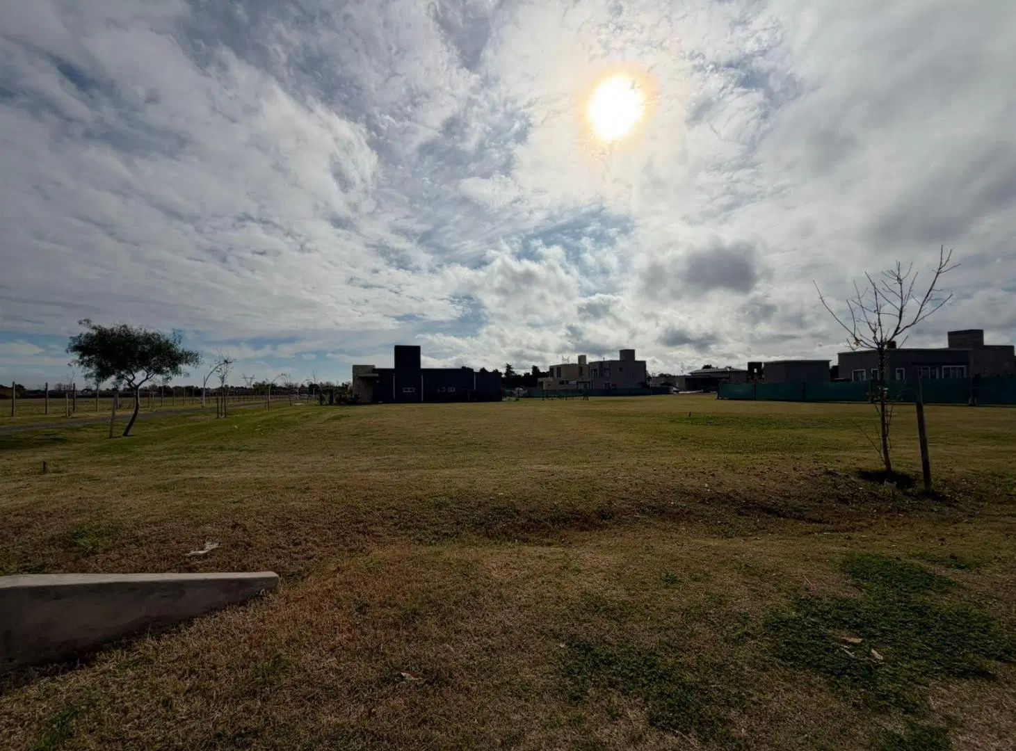 VENTA - Lote de 300 m2 - Barrio Cerrado, Pueblo Esther. 3