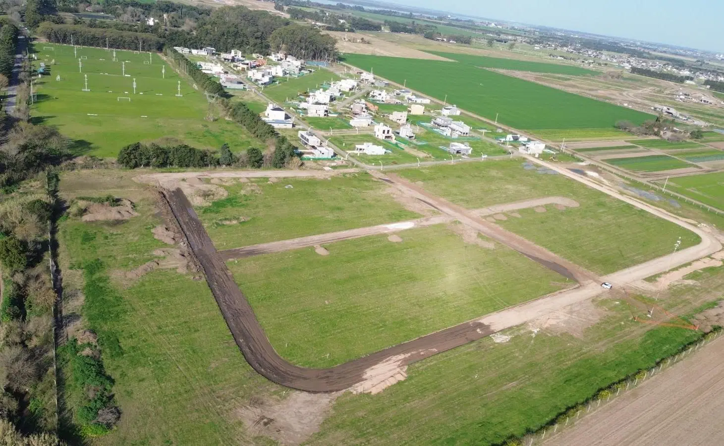 VENTA - Lote de 300 m2 - Barrio Cerrado, Pueblo Esther. 5