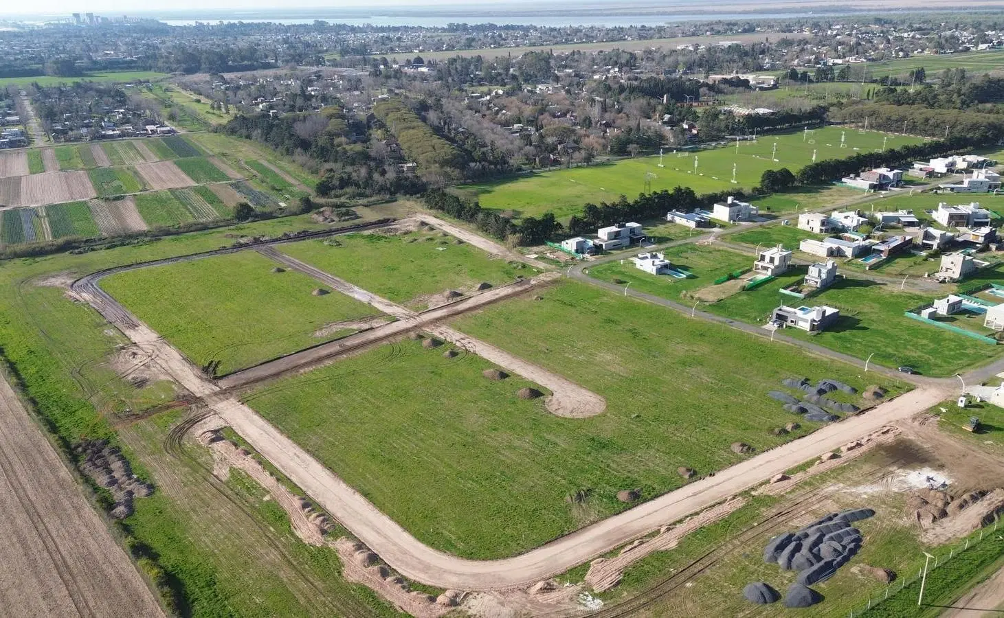VENTA - Lote de 330 m2 - Barrio Cerrado, Pueblo Esther. 1