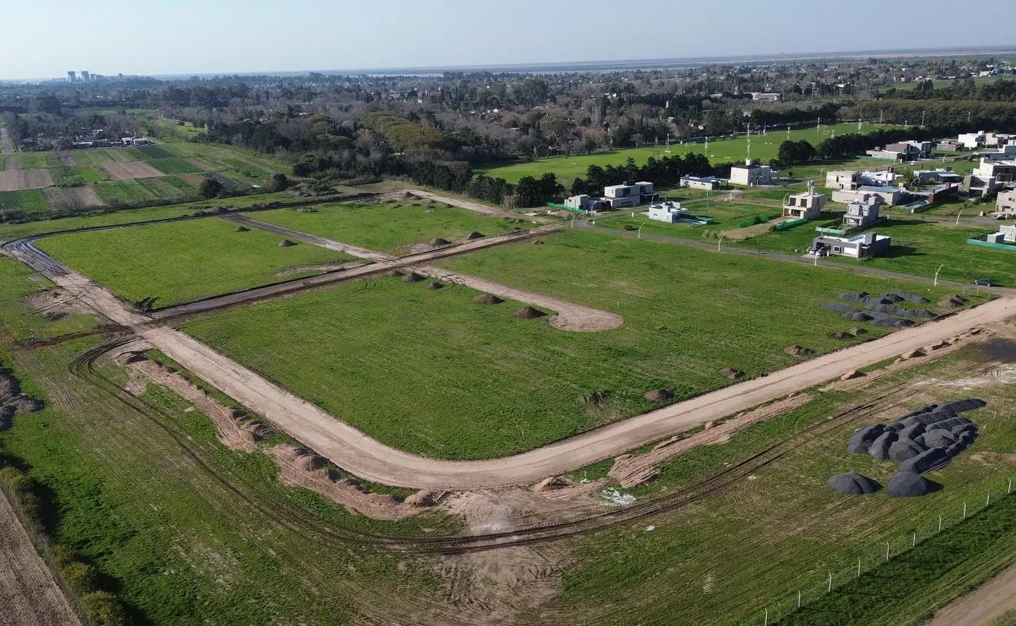 VENTA - Lote de 347 m2 - Barrio Cerrado, Pueblo Esther. 5