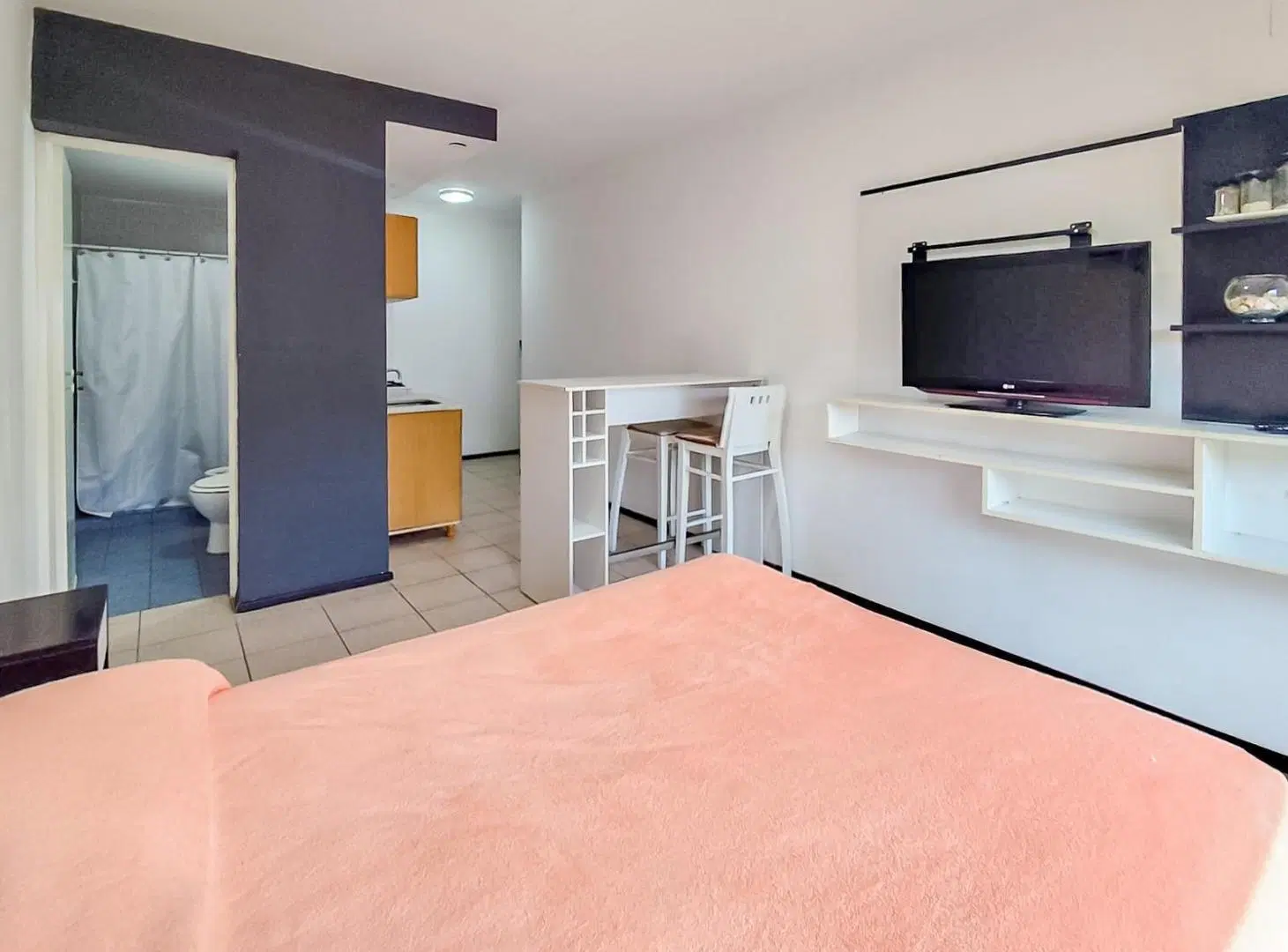 ALQUILER - Departamento monoambiente con balcón al frente - Luis Agote, Rosario. 5