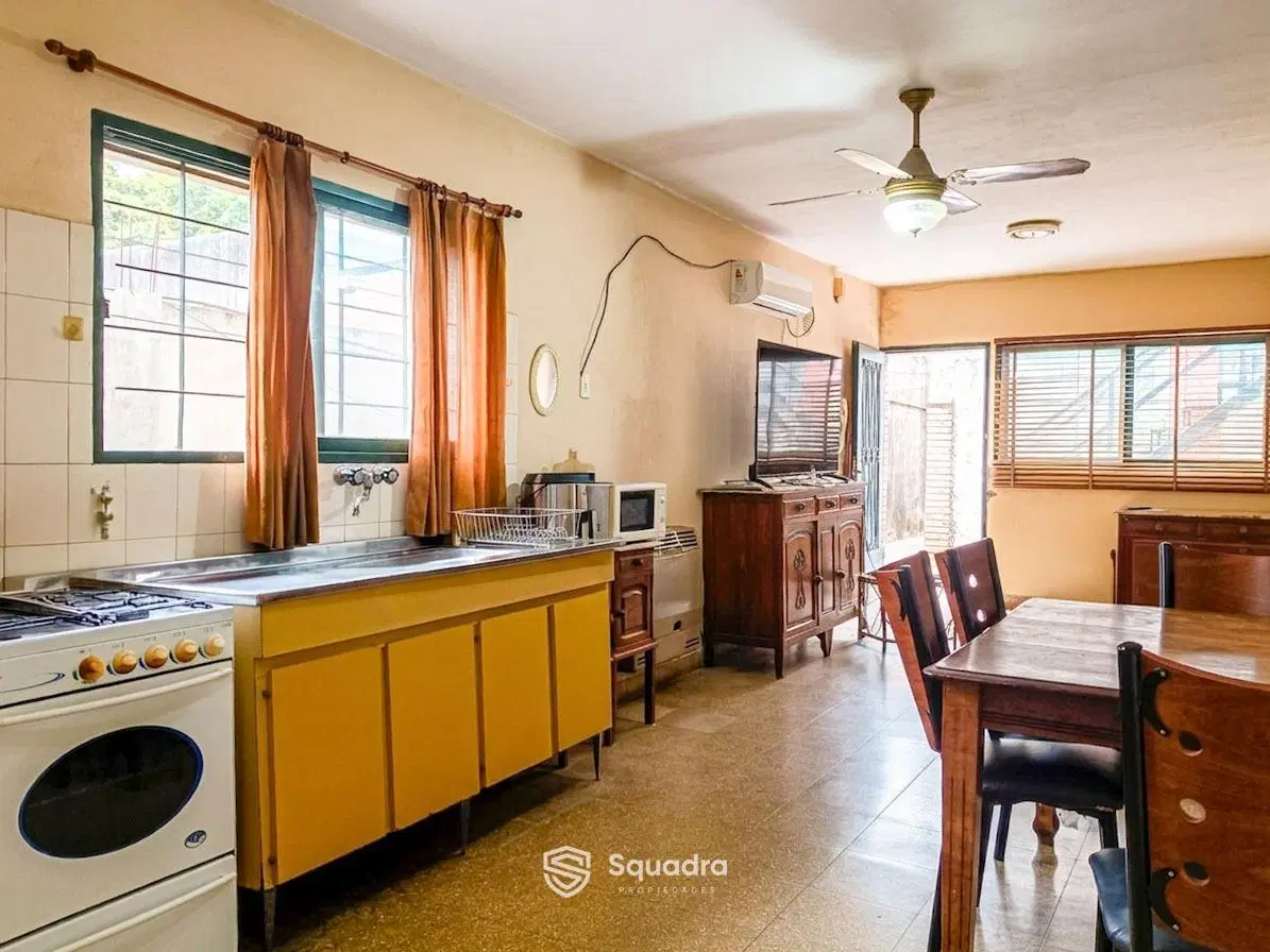 VENTA | PERMUTA - Casa de pasillo en PH de 2 dormitorios - Tiro Suizo, Rosario. 4