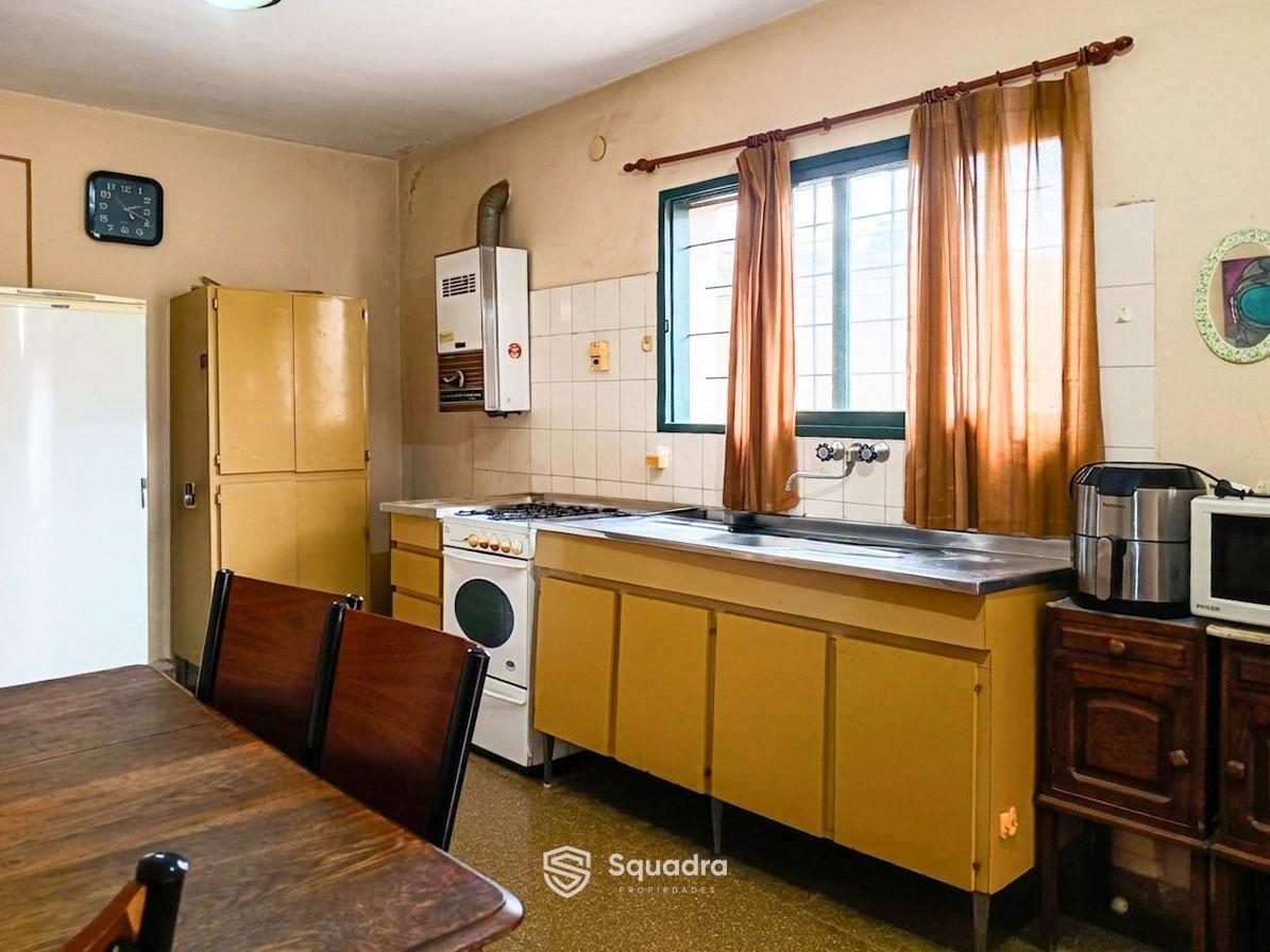 VENTA | PERMUTA - Casa de pasillo en PH de 2 dormitorios - Tiro Suizo, Rosario.