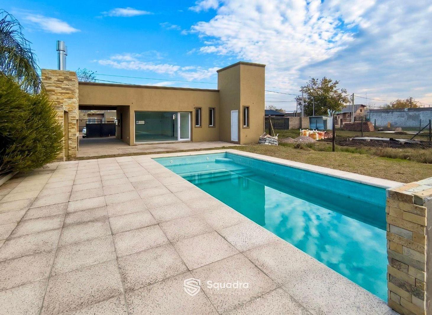 VENTA - Casa 2 dormitorios, cochera con parrillero y piscina - Tierra de Sueños 3, Roldán.