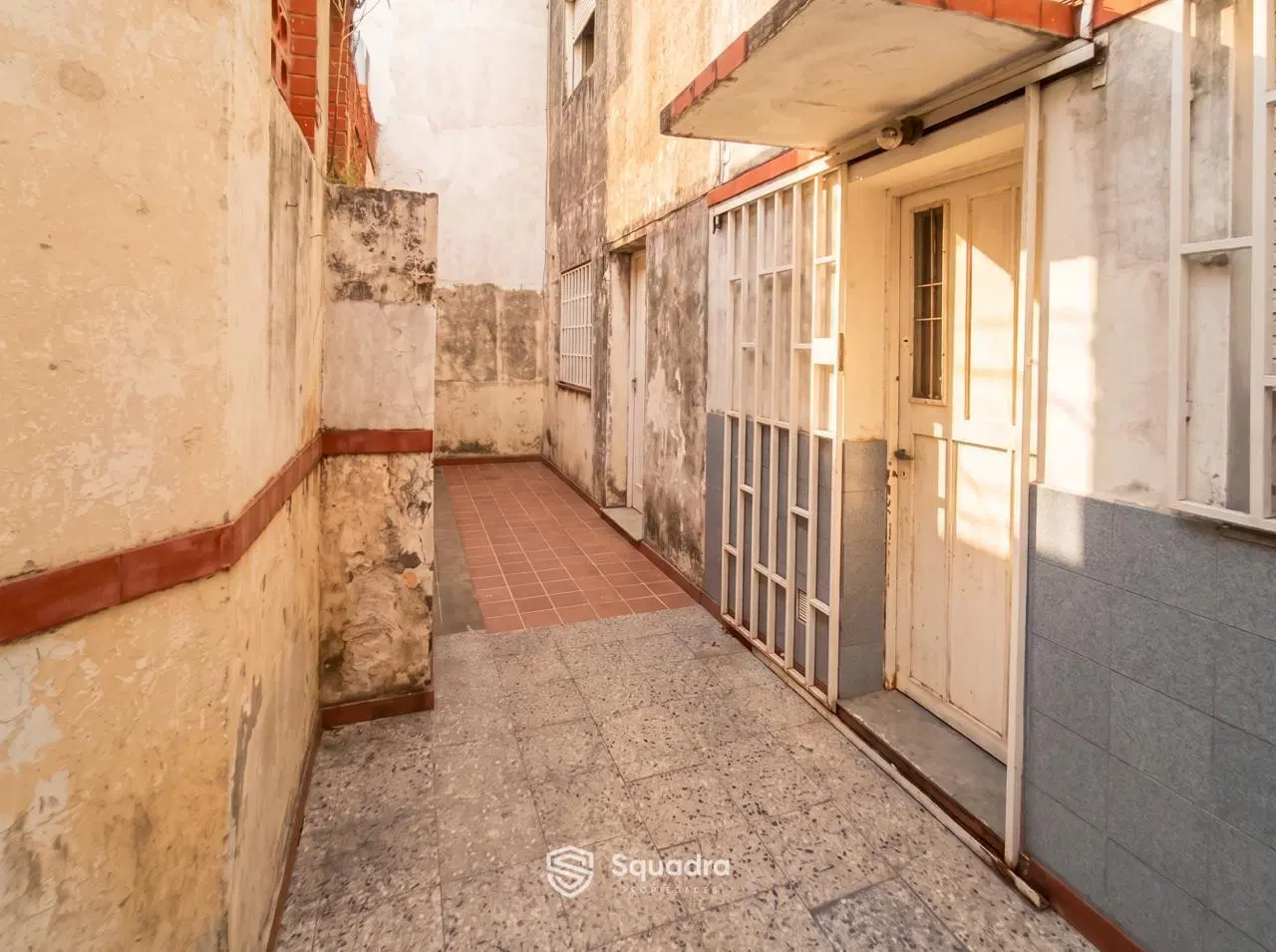 VENTA - Departamento interno a Reciclar de 2 dormitorios con patio - Echesortu, Rosario. 1