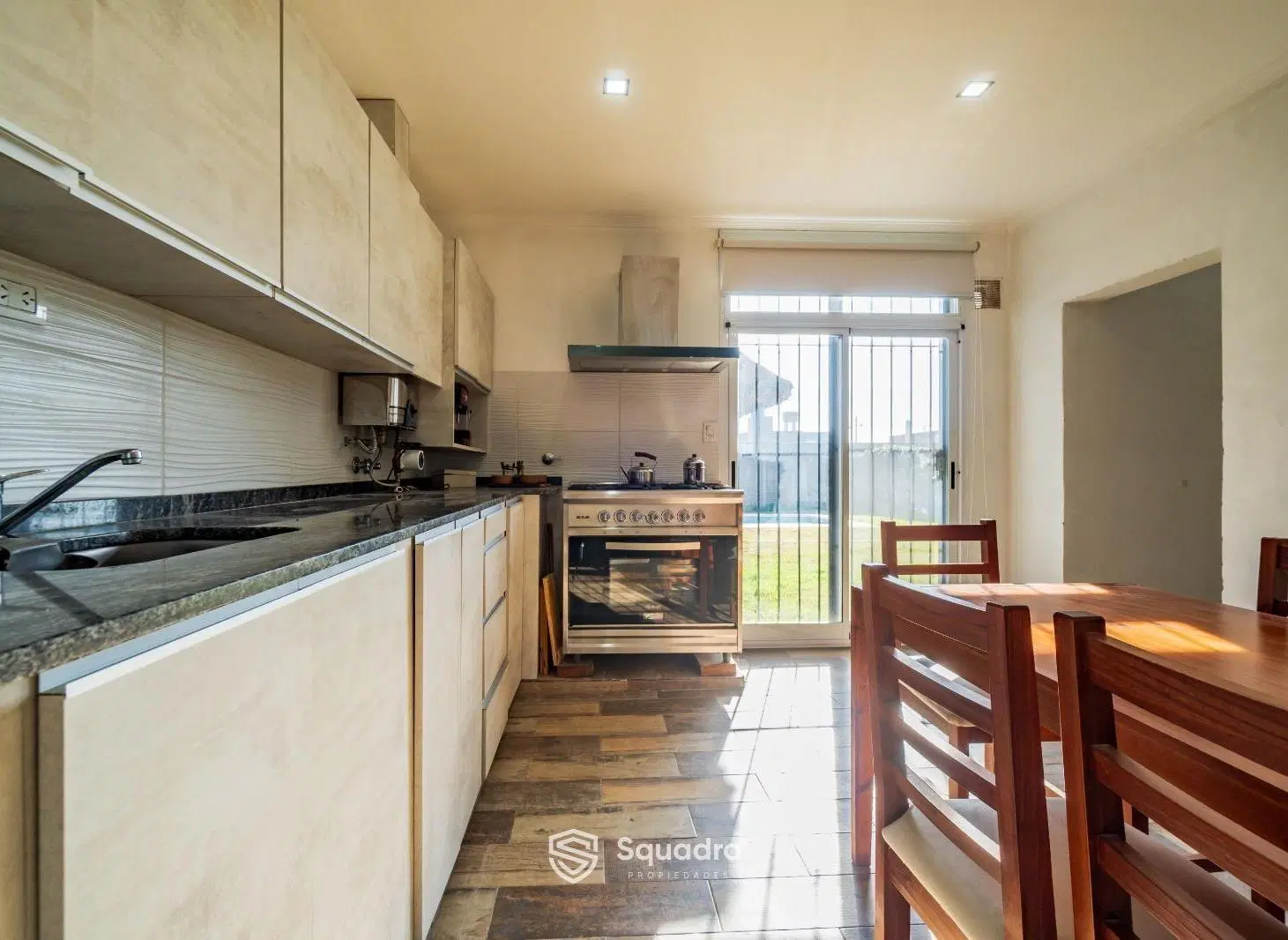 VENTA | PERMUTA - Casa de dos dormitorios, galería, quincho y piscina. Tierra de sueños 3, Roldán. A 8
