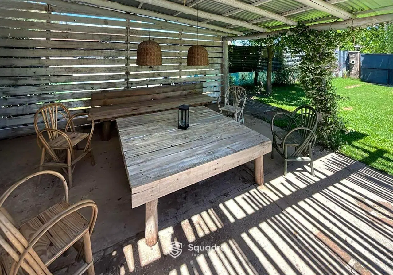 ALQUILER - Casa de 3 dormitorios con piscina, quincho y amplio parque - Roldán. 4