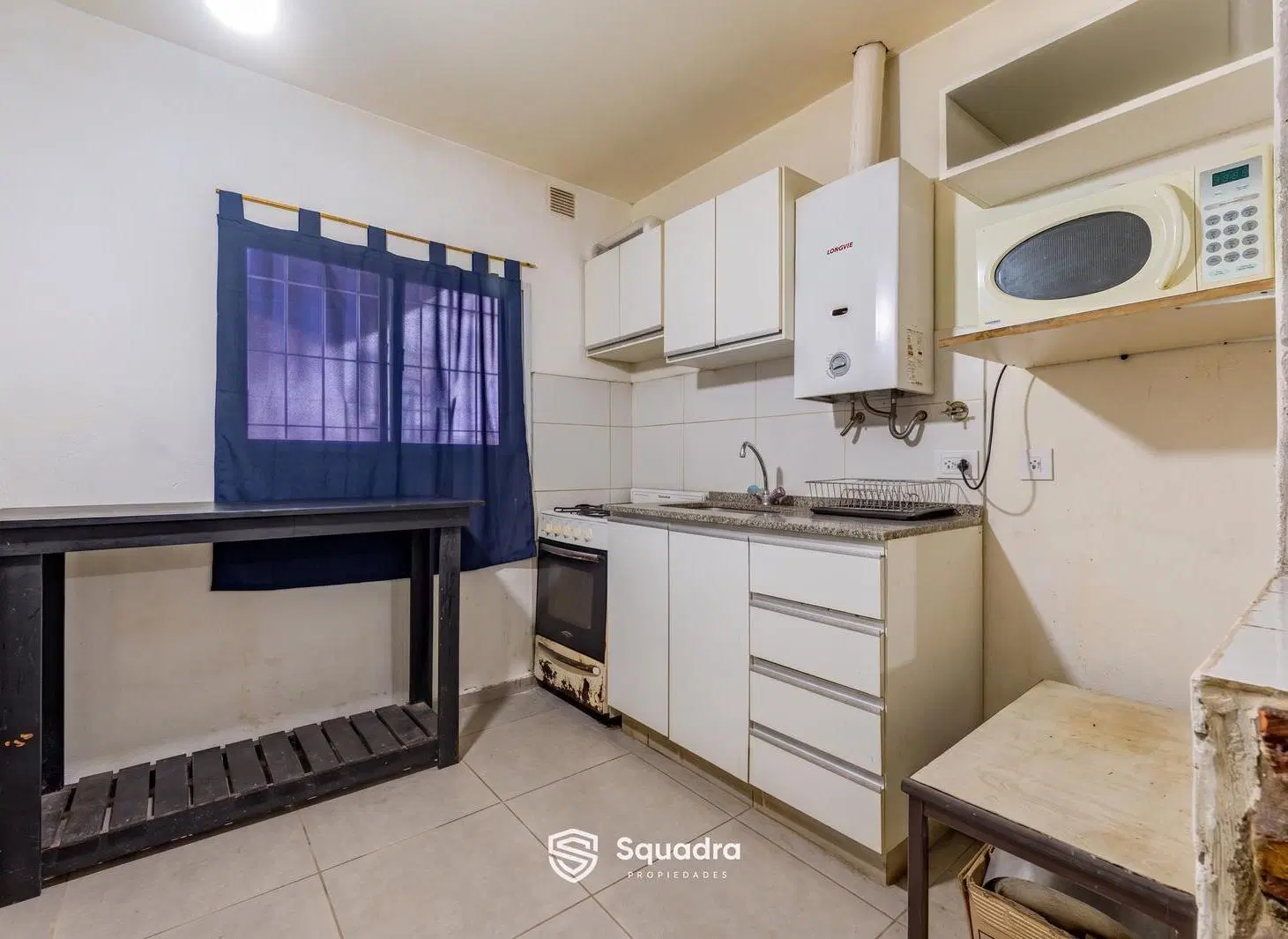 VENTA - Casa de pasillo en PH reciclado, 2 dormitorios, patio - Barrio Belgrano, Rosario. 2