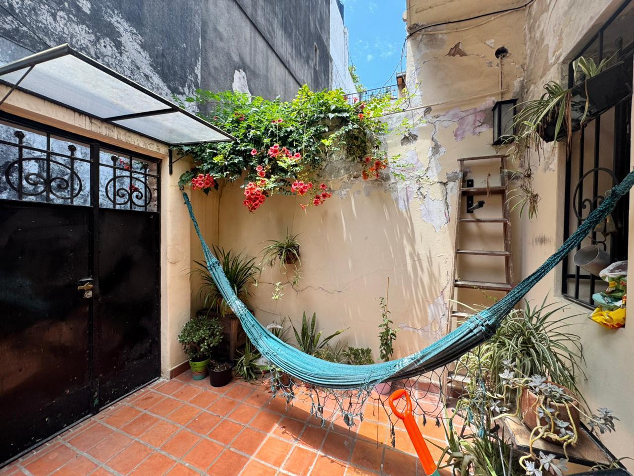 VENTA - Casa de pasillo en PH con patio parrillero, y piscina - Barrio Pichincha, Rosario.