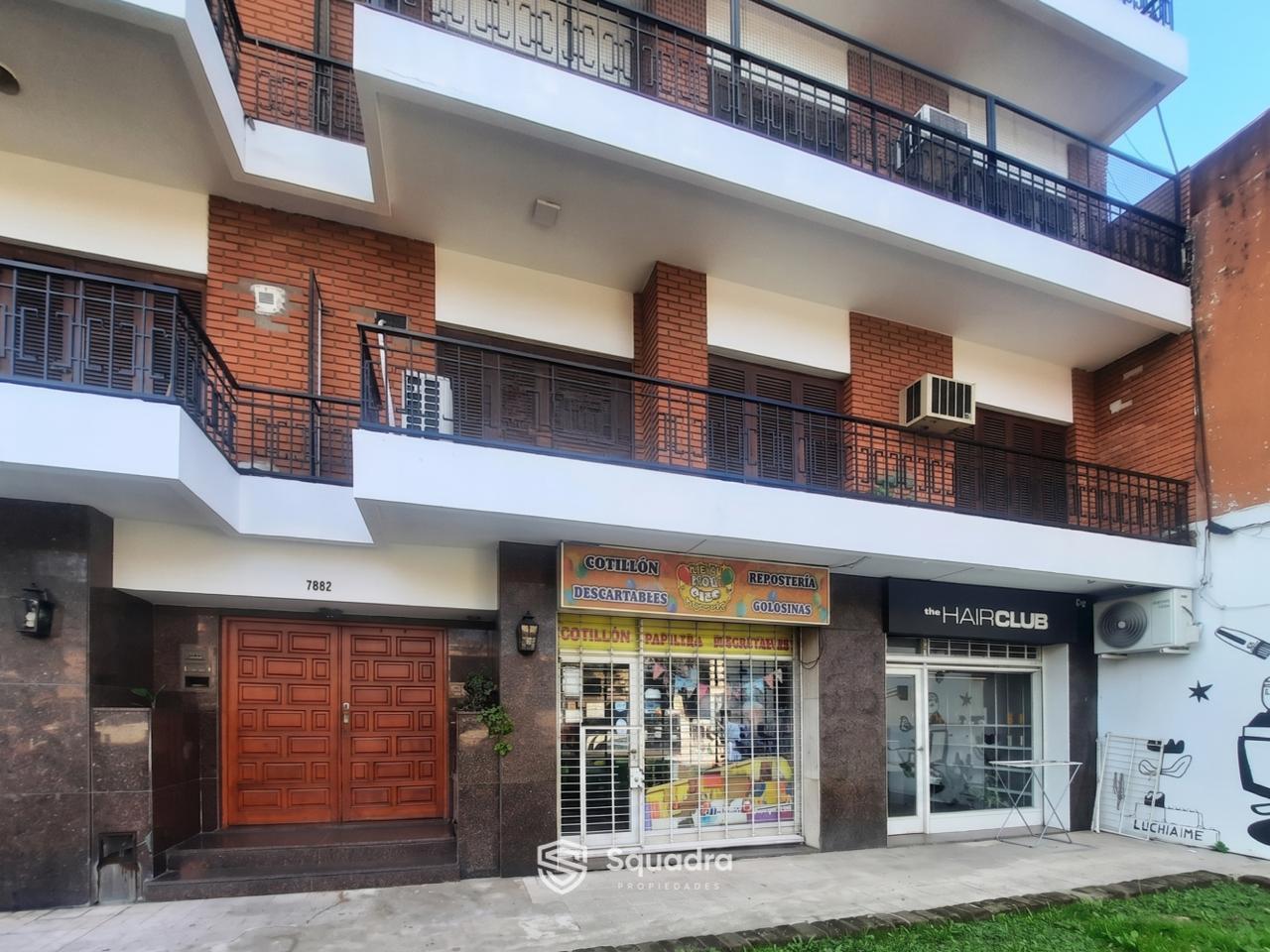 ALQUILER - Departamento de 3 dormitorios con balcón aterrazado, patio y depósito - Fisherton.