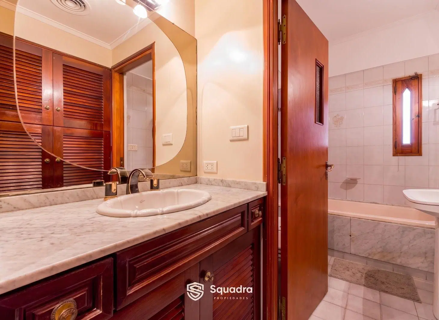 VENTA | PERMUTA - Casa 4 dormitorios, cochera, quincho y piscina - Echesortu. APTO CRÉDITO. 5