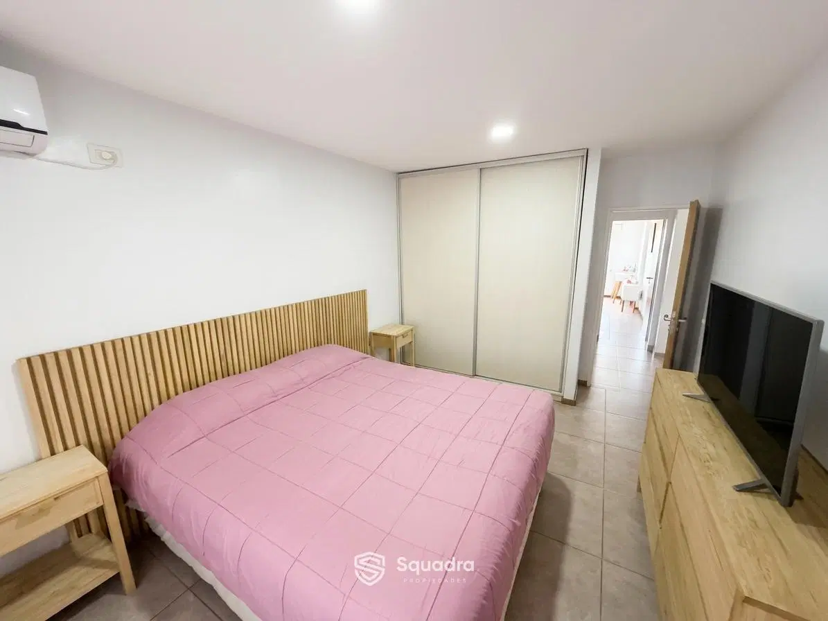 VENTA - Casa 2 dormitorios, galeria, jardín y cochera - Barrio Funes City, Funes. 3