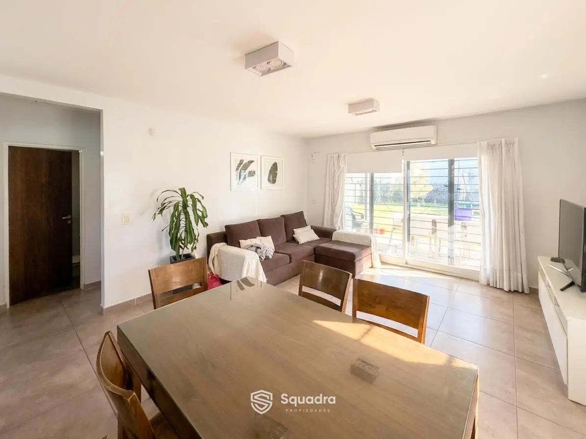 VENTA - Casa 2 dormitorios, galeria, jardín y cochera - Barrio Funes City, Funes. 5