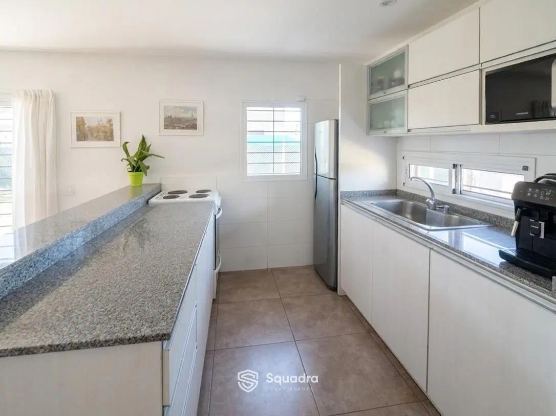 VENTA - Casa 2 dormitorios, galeria, jardín y cochera - Barrio Funes City, Funes. 4