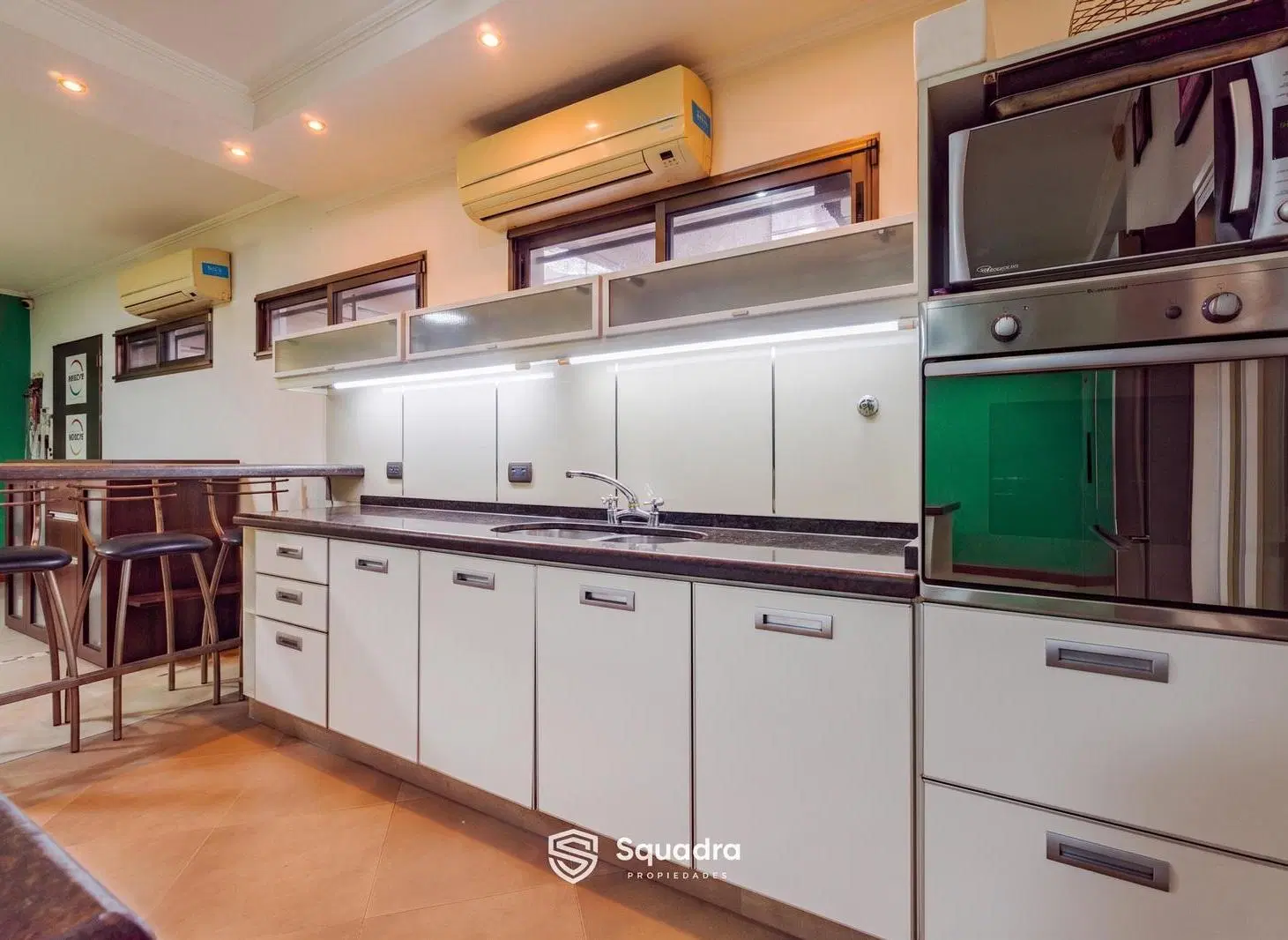 VENTA - Casa 2 dormitorios, con cochera/depósito - Barrio Belgrano, Rosario. 2