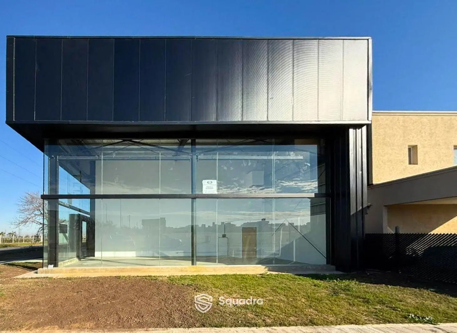 ALQUILER - Local comercial en esquina de 75 m². por Av. Fuerza Aérea - Barrio Don Mateo, Funes. 4