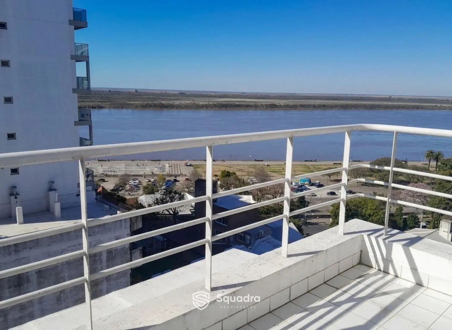 VENTA - Departamento dúplex 1 dormitorio más comodín, con terraza exlusiva - Centro, Rosario. 2