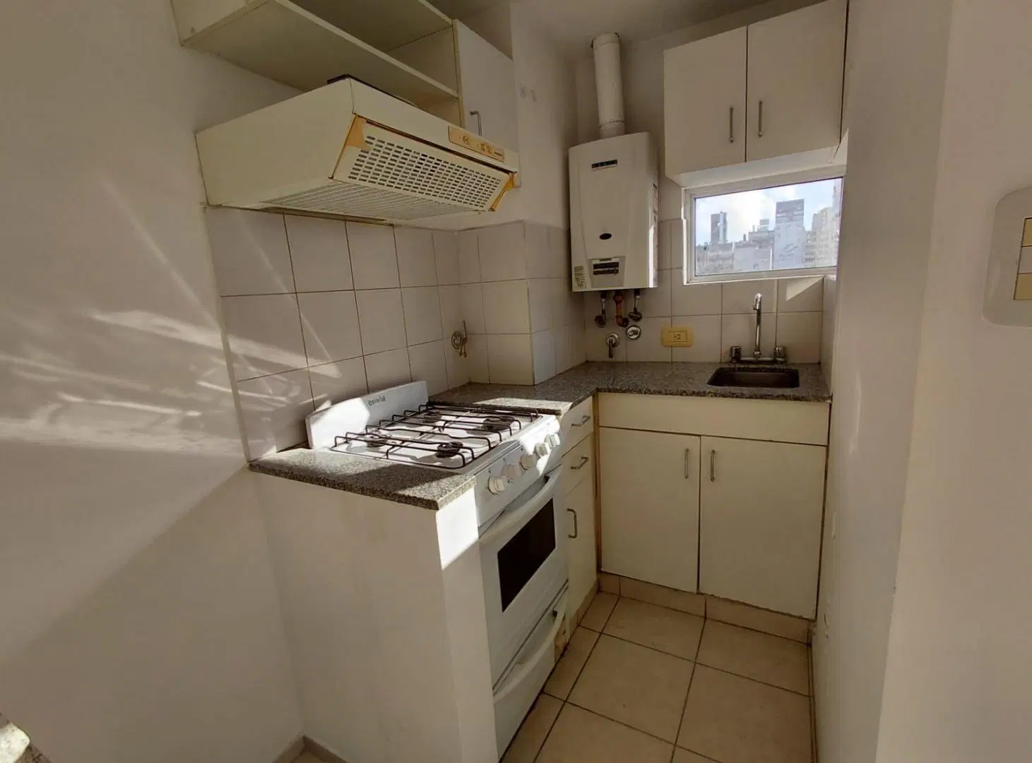 ALQUILER - Departamento semipiso 1 dormitorio con balcón - Barrio Martin, Rosario 1