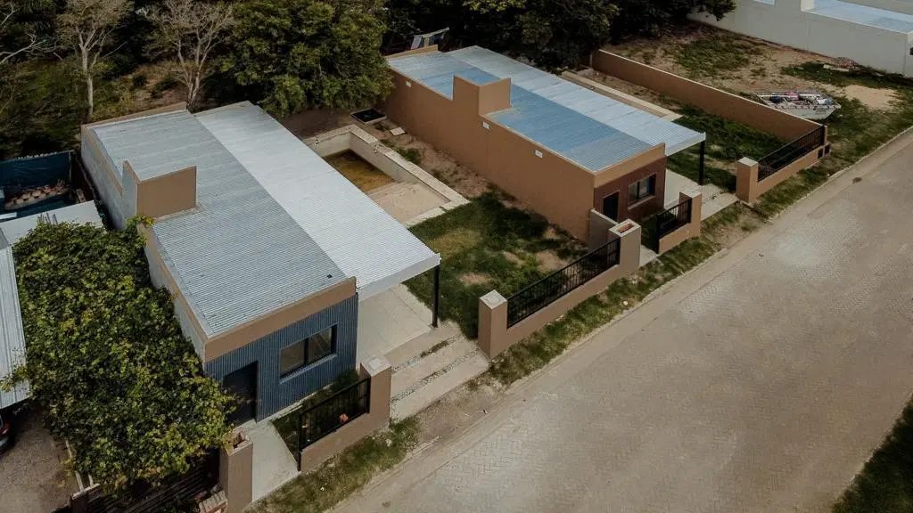 VENTA | PERMUTA - Casa 2 dormitorios, piscina y cochera - Altos de Pellegrini, Roldán. 4