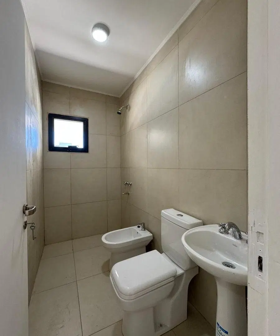 VENTA | PERMUTA - Casa 2 dormitorios, piscina y cochera - Altos de Pellegrini, Roldán. 2