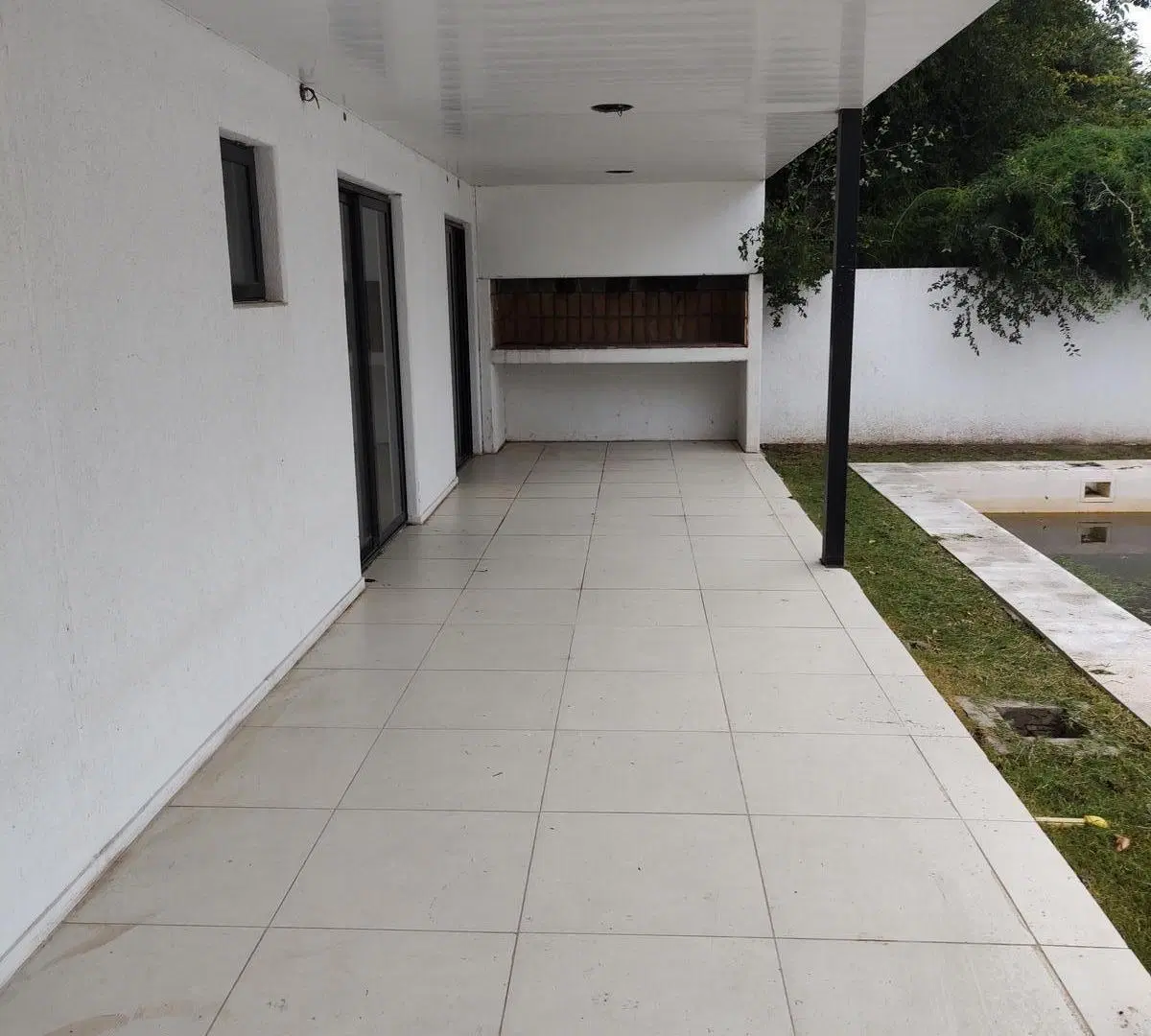 VENTA | PERMUTA - Casa 2 dormitorios, piscina y cochera - Altos de Pellegrini, Roldán. 1