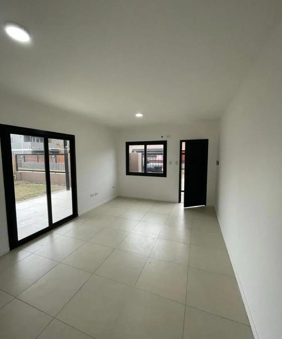 VENTA | PERMUTA - Casa 2 dormitorios, piscina y cochera - Altos de Pellegrini, Roldán. 4
