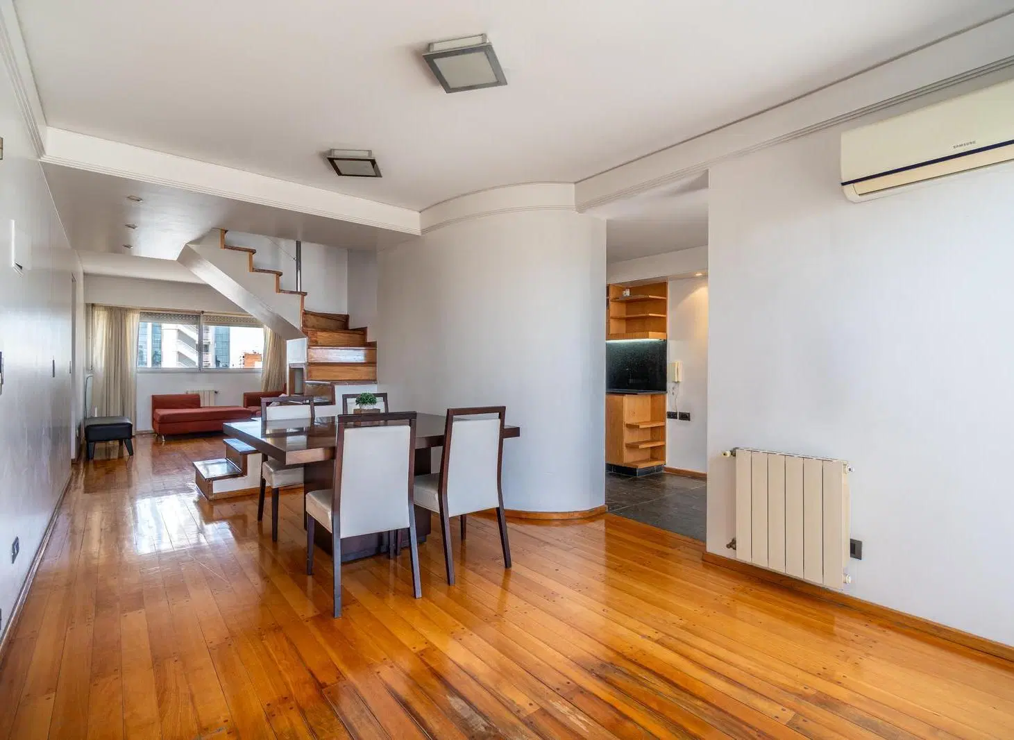 VENTA- Duplex de 2 dormitorios  comodín, terraza exclusiva, cochera y amenities. APTO CRÉDITO 3