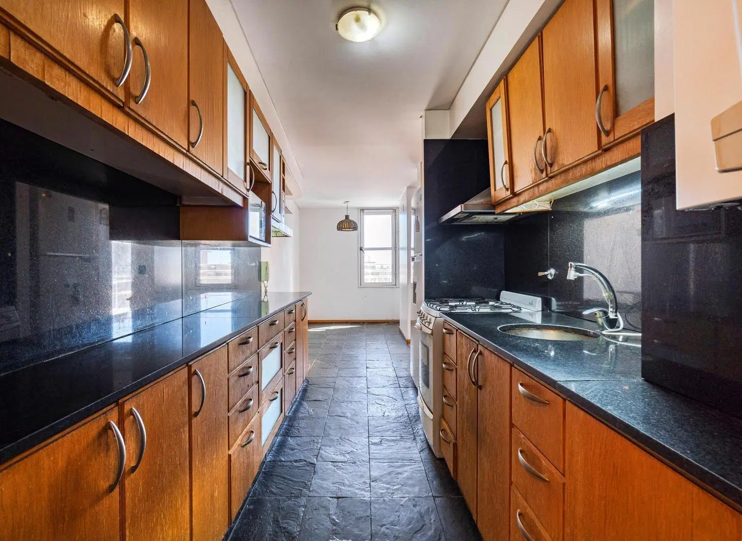 VENTA- Duplex de 2 dormitorios  comodín, terraza exclusiva, cochera y amenities. APTO CRÉDITO 2